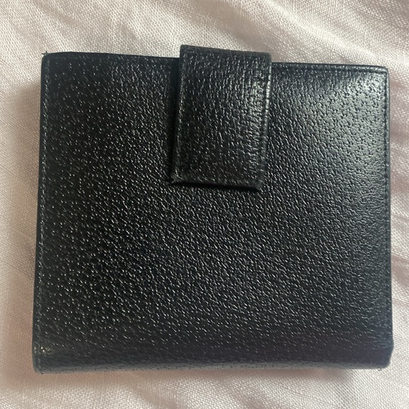 Gucci black compact 🌹leather wallet Great used Condition - Picture 2 of 12